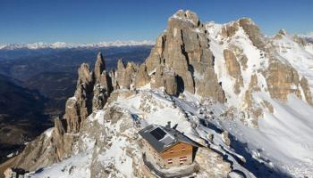 Transport of solar batteries by air delivered to Val di Fiemme refuge